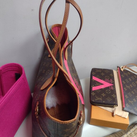 💯% Authentic Louis Vuitton Pink V Line Full Inclusion PLUS ZIPPY WALLET💗 - Picture 8 of 16